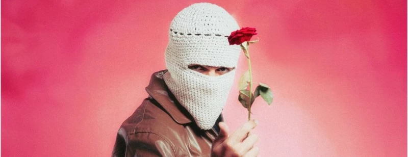 بعد عامين من ارتداء القناع.. «المهن الموسيقية» تكشف الهوية الحقيقية لـ «توو ليت»