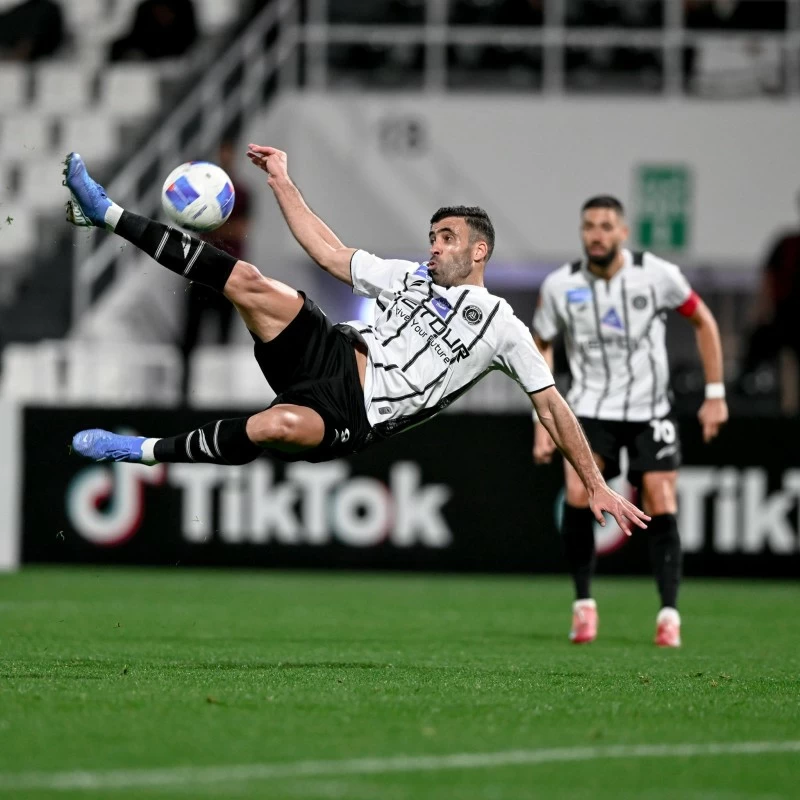 6 أهداف تفصل حمد الله عن عرش الهدافين