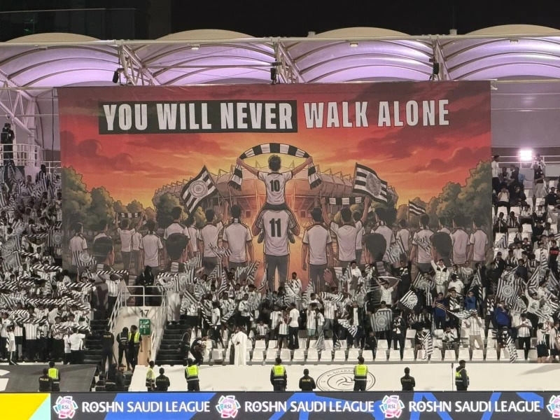 على خطى Liverpool.. جماهير الشباب ترفع «لن تسير وحدك أبداً»