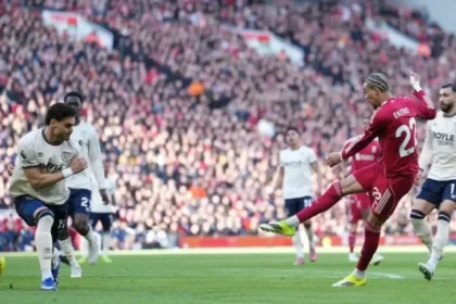 ليفربول يسحق وست هام بخماسية في «البريميرليغ»