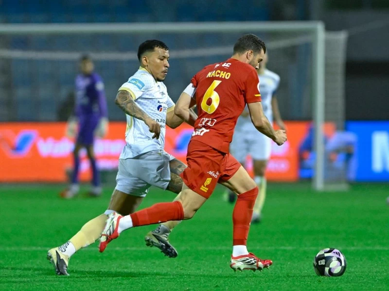 القادسية يتعثر بالتعادل مع التعاون القادسية يتعثر بالتعادل مع التعاون