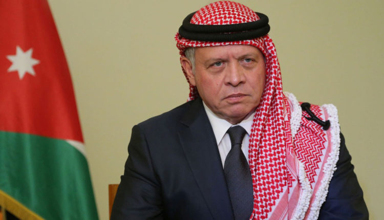 الملك يدين الاعتداء على أراضي الأردن وأية اعتداءات على الدول العربية الملك يدين الاعتداء على أراضي الأردن وأية اعتداءات على الدول العربية