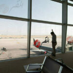 “الطيران المدني”: توقع تباطؤ في حركة الملاحة الجوية بسبب الأوضاع الإقليمية