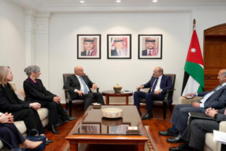 الصفدي وصالح يبحثان انعكاسات تراجع التمويل على برامج مساعدة اللاجئين