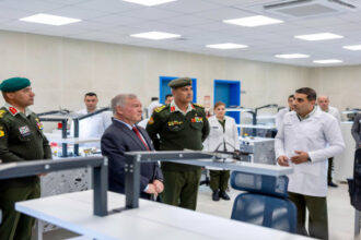 الملك يفتتح مجمع طب وجراحة الفم والأسنان العسكري