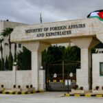 الخارجية: اجتماع في عمان لمناقشة بنود تبادل الأسرى والمعتقلين في اليمن