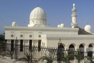 مسجد الشريف الحسين بن علي في العقبة .. أيقونة معمارية ومنارة روحانية