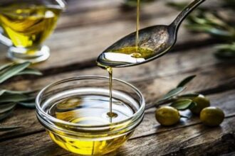 “الصناعة والتجارة”: توريد 300 ألف عبوة زيت زيتون لأسواق الاستهلاكيتين نهاية شباط