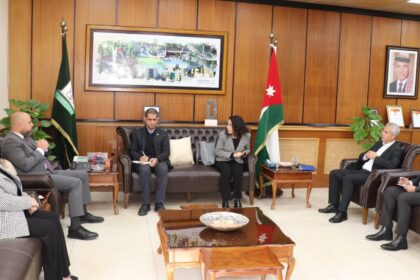 “اليرموك” و”الخدمة الجامعية العالمية” تبحثان التعاون بقضايا اللجوء والتنمية المستدامة