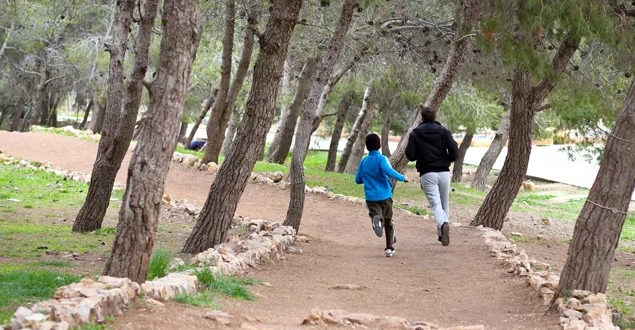 مختصون: “ساعة ما قبل الآذان” تحول الرياضة في رمضان لتجربة صحية واجتماعية فريدة