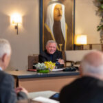 الملك يؤكد ضرورة غرس القيم الإنسانية والتطوعية في الأجيال القادم