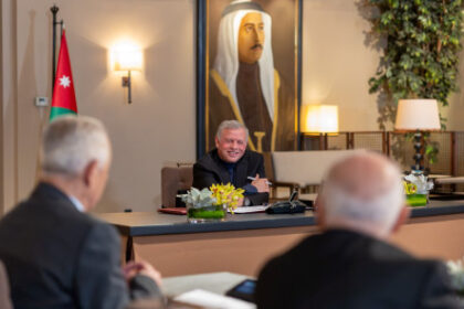 الملك يؤكد ضرورة غرس القيم الإنسانية والتطوعية في الأجيال القادم