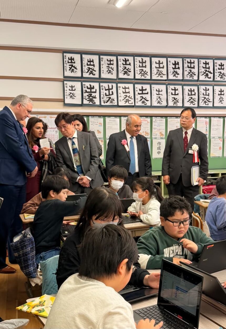 التربية تطلق دراسة تجريبية لقياس اثر استخدام أجهزة “كروم بوك” وتعزيز التحول الرقمي