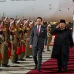 ولي العهد يستقبل الرئيس الإندونيسي لدى وصوله المملكة