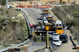 الاحتلال يشدد إجراءاته العسكرية على الحواجز المؤدية إلى القدس​ 