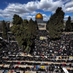 100 ألف مصل يؤدون الجمعة الثانية من رمضان في المسجد الأقصى رغم القيود المشددة​ 