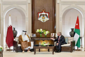 الملك وأمير قطر يؤكدان ضرورة الوقف الفوري للتصعيد في المنطقة