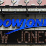 انخفاض مؤشر داو جونز اكثر من 800 نقطة