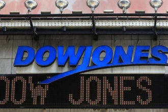 انخفاض مؤشر داو جونز اكثر من 800 نقطة