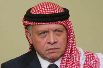 الملك ورئيس الوزراء العراقي يبحثان هاتفيا سبل خفض التصعيد الإقليمي