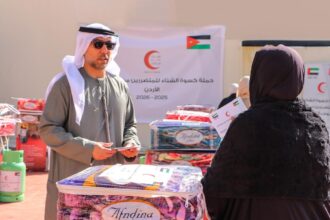 سفارة دولة الإمارات في الأردن تشرف على حملة شتاء دافئ 2026