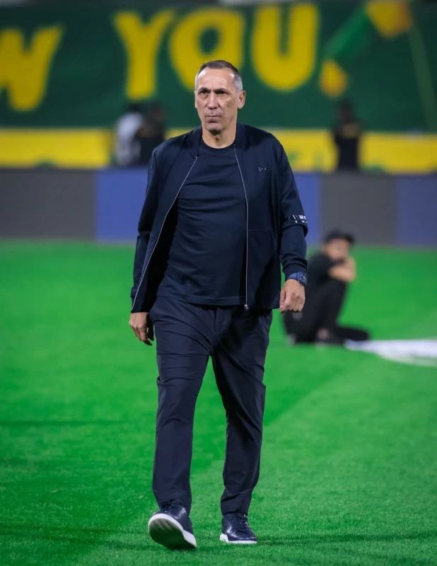 بعد مخالفته اللائحة.. من سمح لدونيس بحضور المؤتمر الصحفي؟ بعد مخالفته اللائحة.. من سمح لدونيس بحضور المؤتمر الصحفي؟