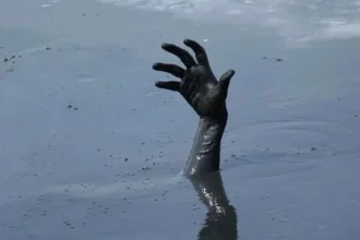 كيف نجا رجل بعد احتجازه 10 أيام في الوحل؟