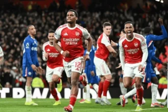 أرسنال يتخطى تشيلسي ويتمسك بصدارة «البريميرليغ»