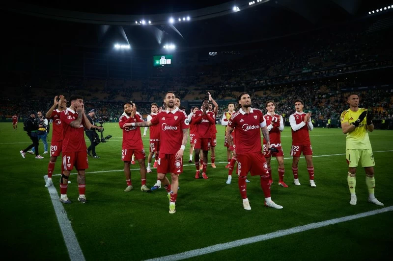 إشبيليه ينجو من بيتيس