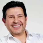 مدير أعمال هاني شاكر يكشف لـ«عكاظ» تفاصيل أزمته الصحية