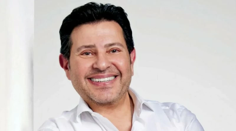 مدير أعمال هاني شاكر يكشف لـ«عكاظ» تفاصيل أزمته الصحية