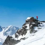 معجزة على ارتفاع آلاف الأقدام.. متسلق ينجو بعد ليلتين في الصقيع