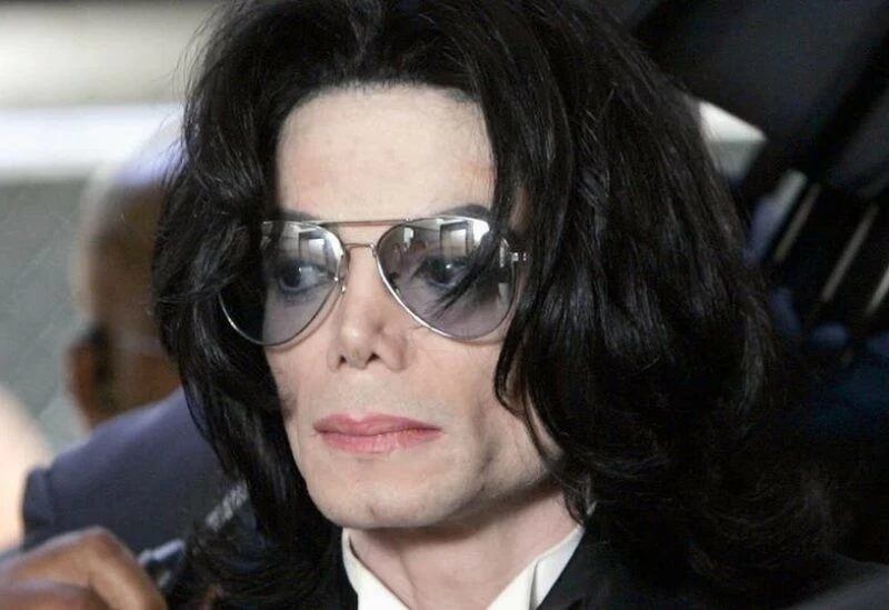 «العائلة الثانية» لمايكل جاكسون تتهمة بالتحرش والاغتصاب في منازل نجوم هوليوود