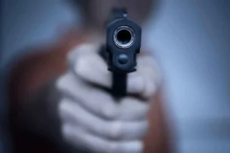 بغداد: فاجعة في «الأمين».. عراقي ينهي حياة والديه بالرصاص!