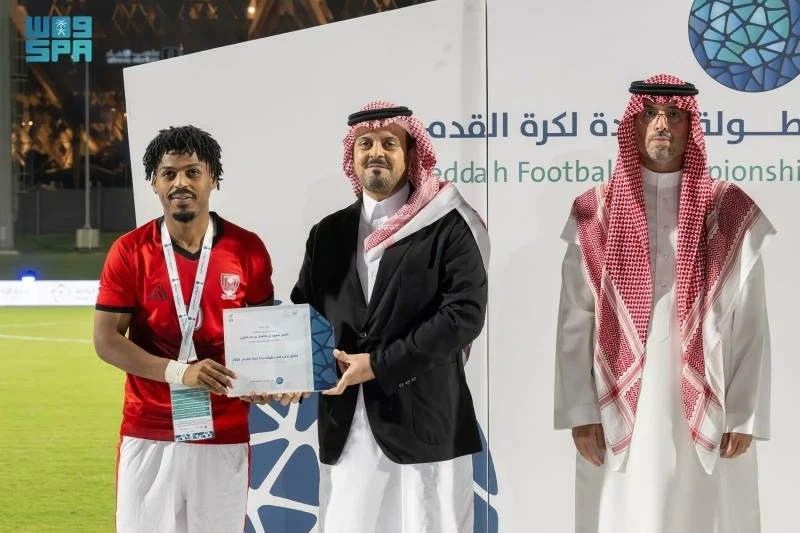 نائب أمير منطقة مكة يتوّج «التعاون» بذهب بطولة جدة نائب أمير منطقة مكة يتوّج «التعاون» بذهب بطولة جدة