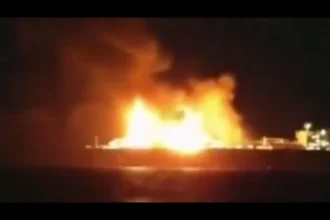 كانت متجهة إلى مصر.. غرق ناقلة غاز روسية بعد حريق هائل في المتوسط