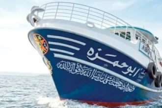 قارب مصري يختفي في عرض البحر