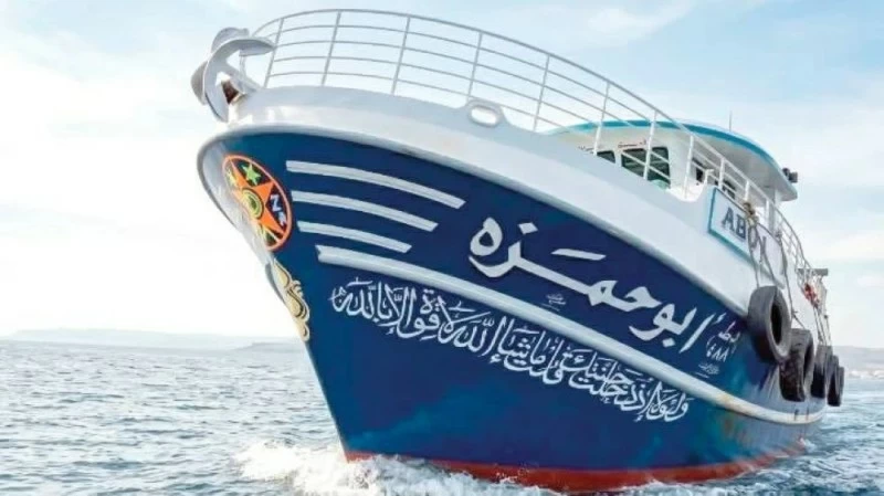 قارب مصري يختفي في عرض البحر