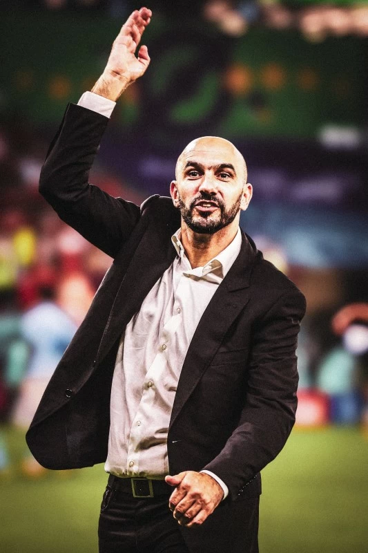 نجم برشلونة يعيد صياغة الكرة المغربية عقب «وليد الركراكي»