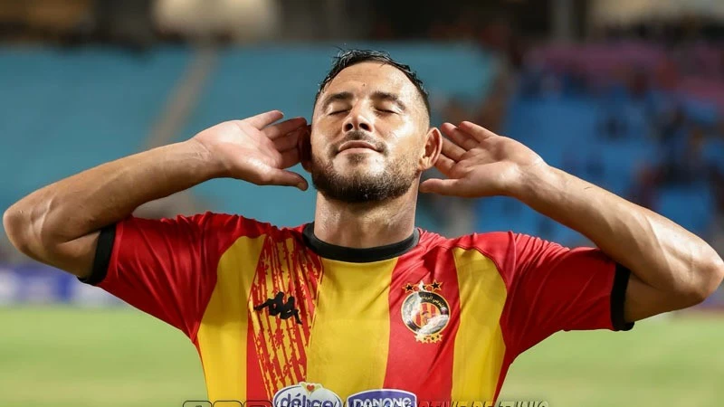 «فيفا» يوقف يوسف بلايلي لمدة عام