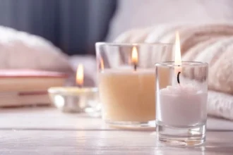 تحذير طبي: الشموع المعطرة تلوث هواء المنزل وترفع خطر الإصابة بالسرطان والخرف