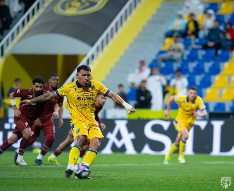 التعاون يهزم الفتح بالـ 3