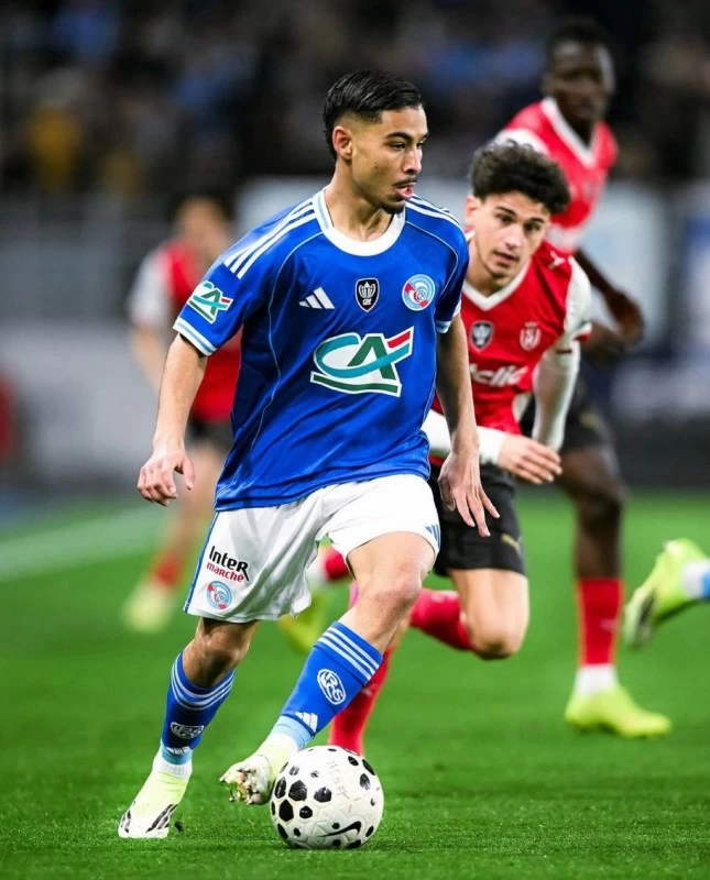 جسيم ياسين.. نجم مغربي صاعد يشعل الملاعب الفرنسية ويخطف الأضواء في ستراسبورغ