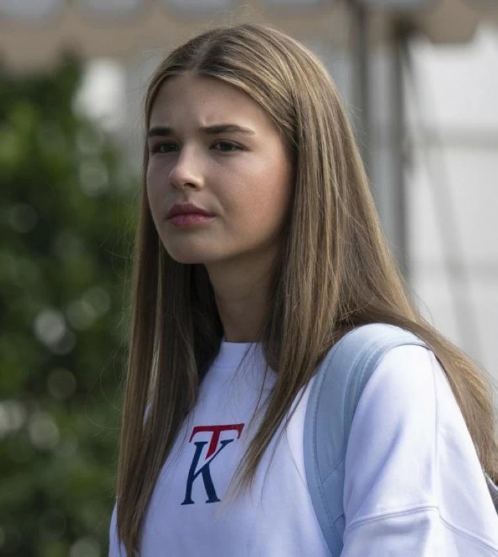 حفيدة ترمب تثير الجدل بفيديو الطائرات الحربية