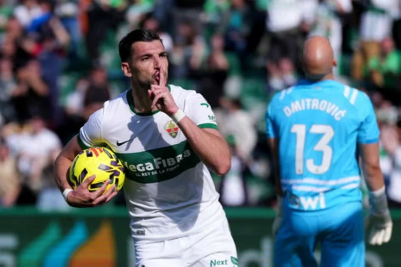 النيابة تطالب بسجن مهاجم إلتشي الإسباني 10 سنوات