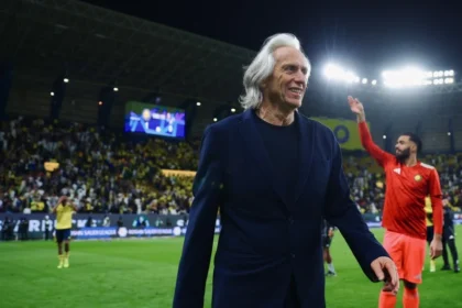 هلاليون: عقوبة جيسوس تثبت مخالفته.. وأن الهلال على حق