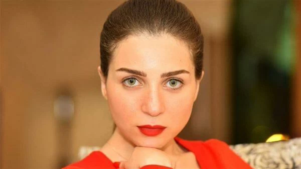 بعد جراحة عاجلة.. ماذا قالت مي عزالدين عقب مغادرتها المستشفى ؟