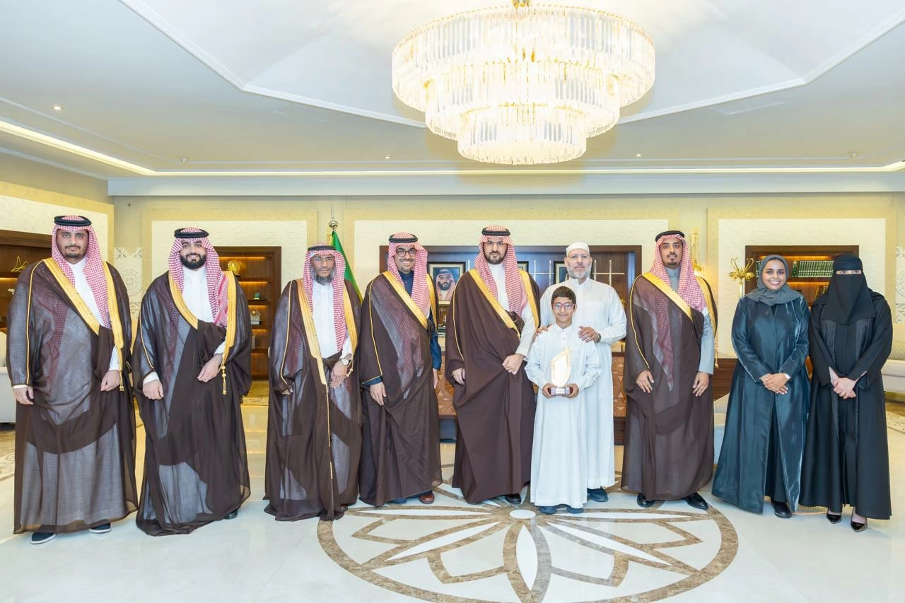 سعود بن بندر يتسلّم التقرير الختامي لموسم القادسية