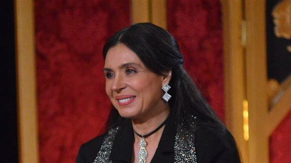 دينا تكشف عدد زيجاتها لأول مرة وتعلّق على رقص مي عمر