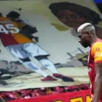 فيكتور أوسيمين وجماهير غلطة سراي.. قصة «عائلة» ودموع!